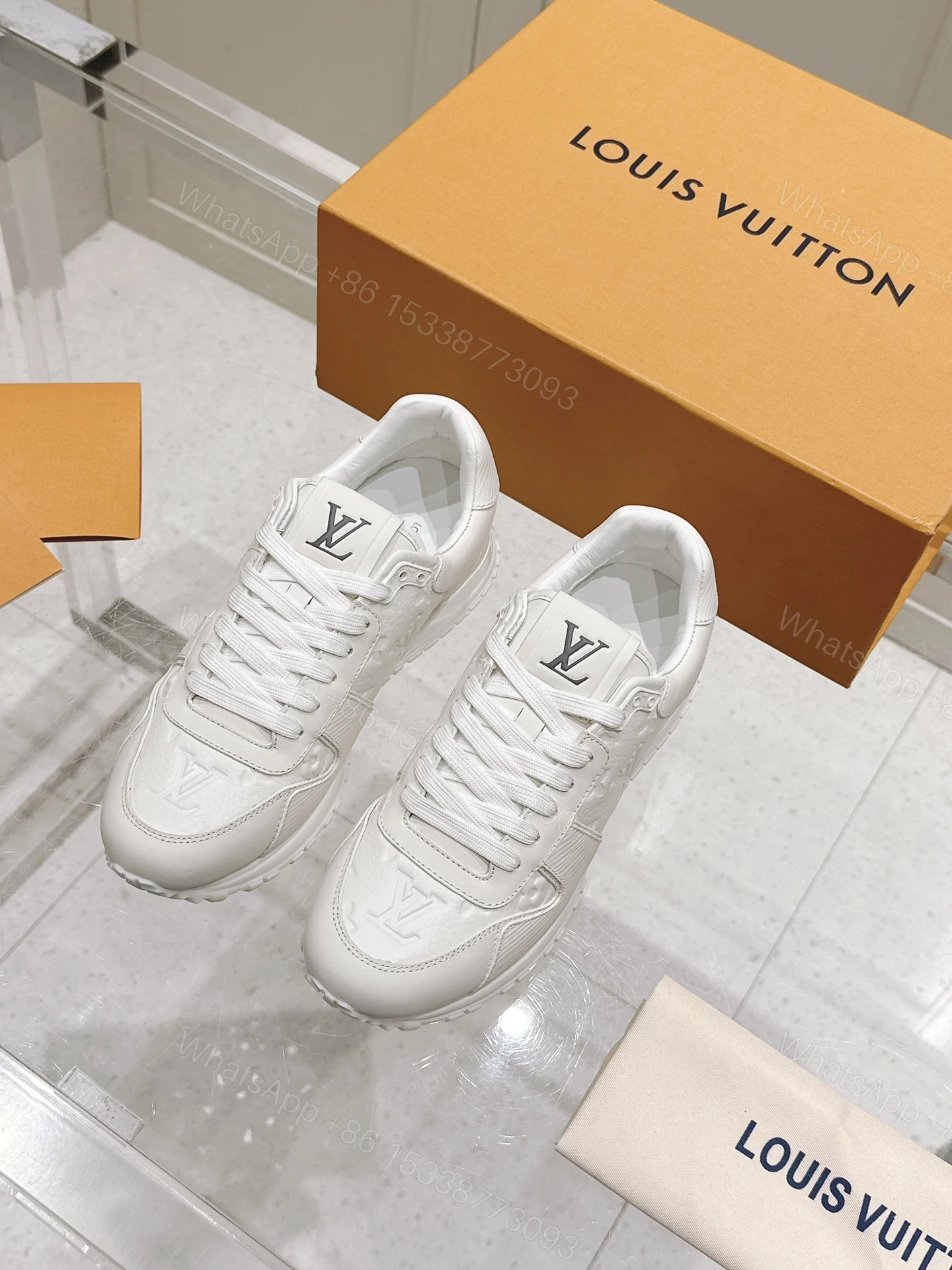 LV原廠復刻Run Away 白色真皮運動鞋 男士必備百搭款 — view 1