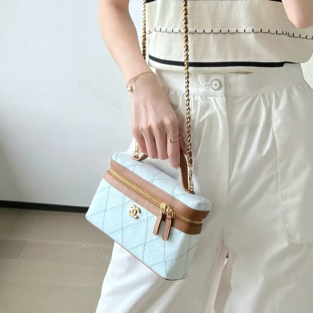 View 24 of 高仿Chanel*26M系列AP5184牛仔布拼皮化妝包沙灘色免檢版