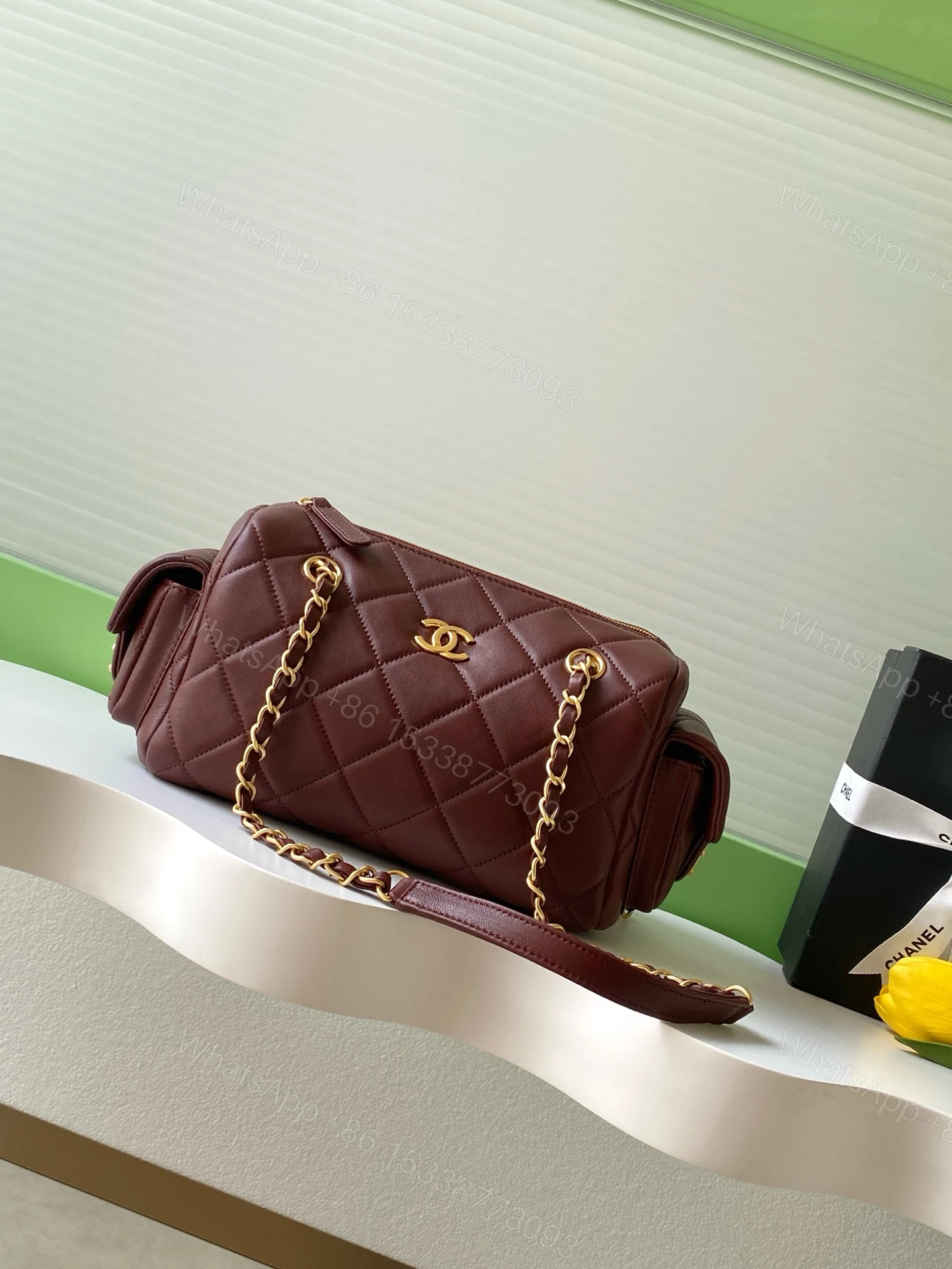 CHANEL 一比一原單 酒紅色菱格小圓桶包 經典金鏈條百搭斜背包 — view 1