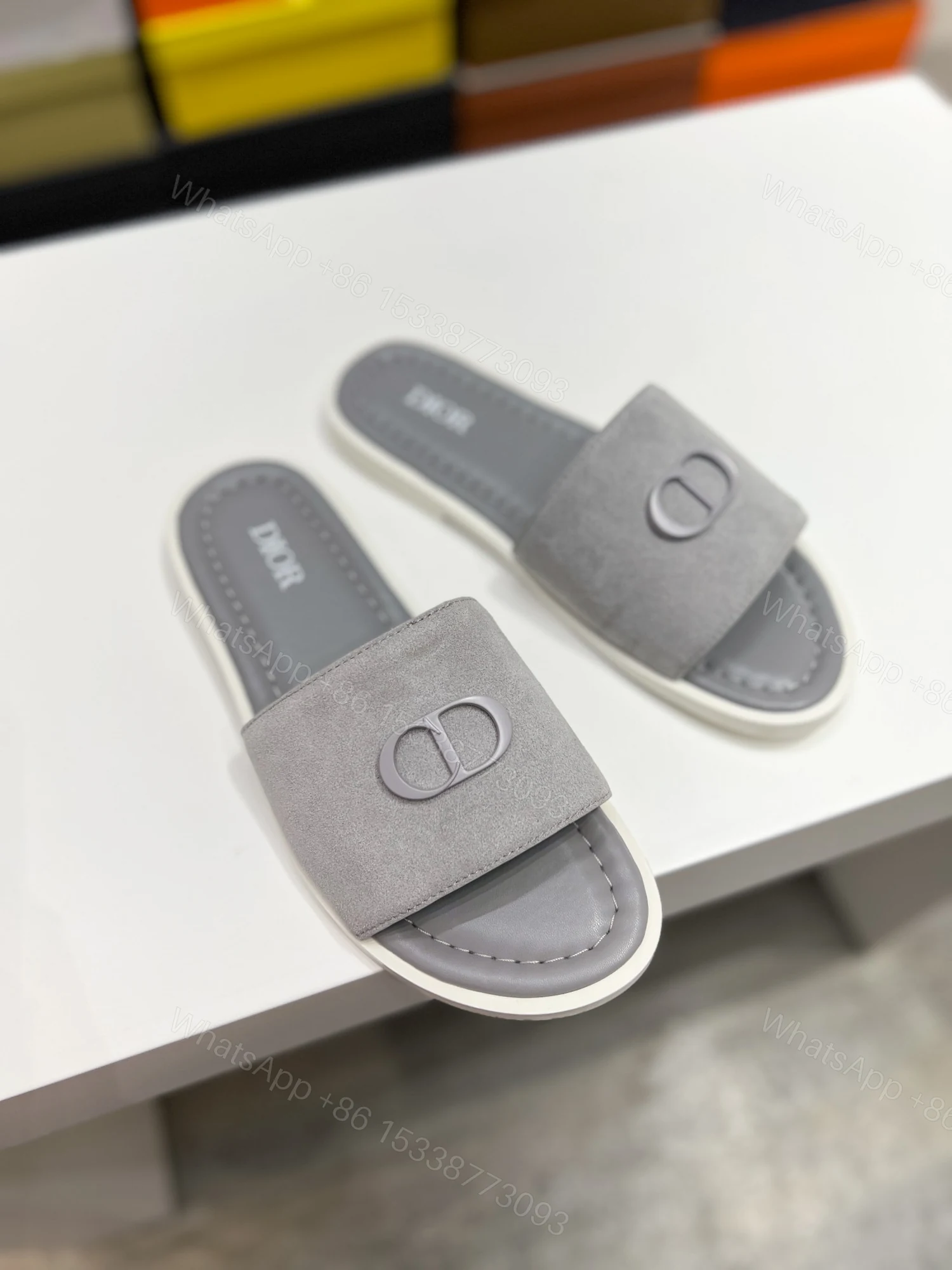 DIOR 高仿 男款CD麂皮拖鞋 灰色優雅涼拖 — view 1
