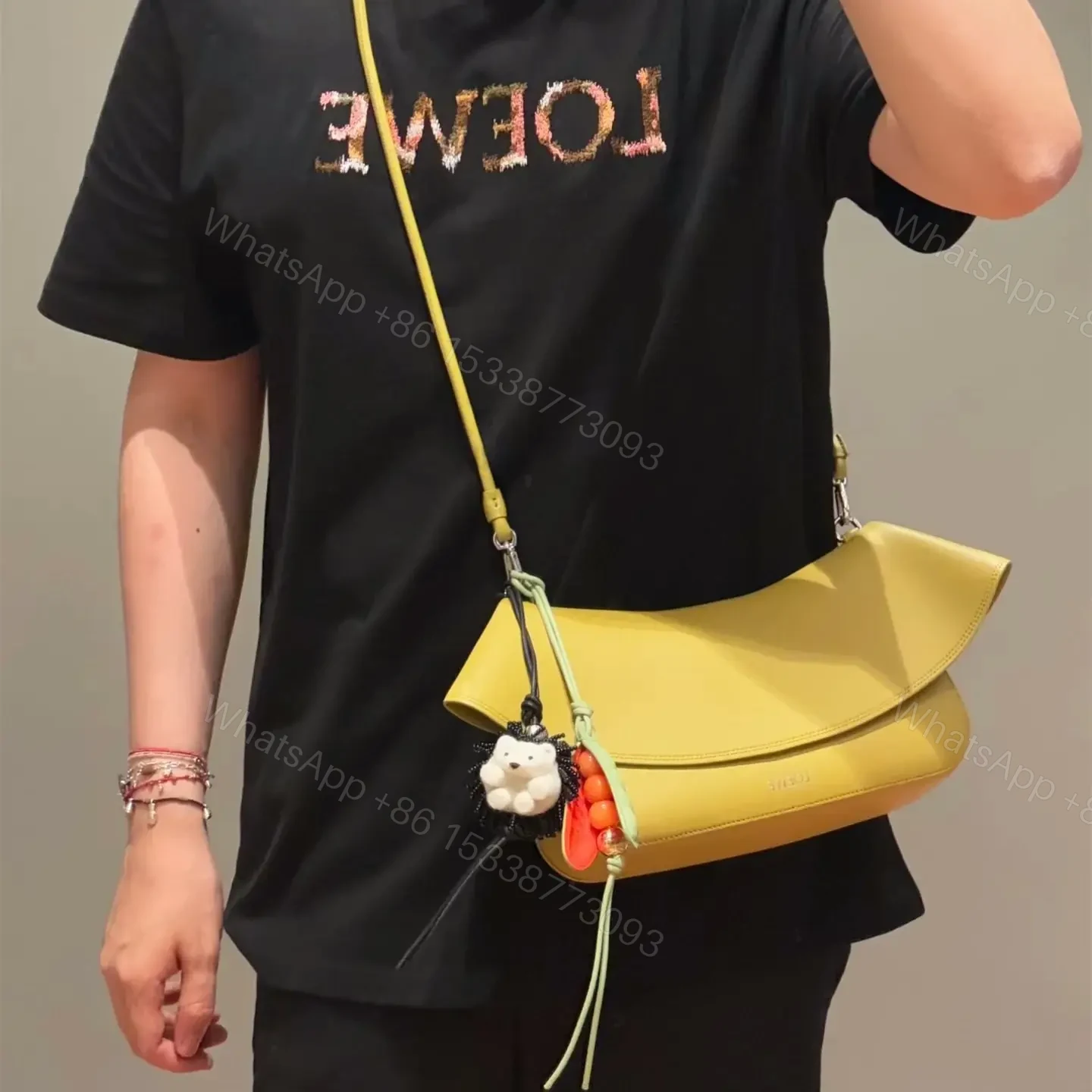 View 19 of 高仿Loewe*Ola系列7848小牛皮腋下包薑黃色中號免檢版