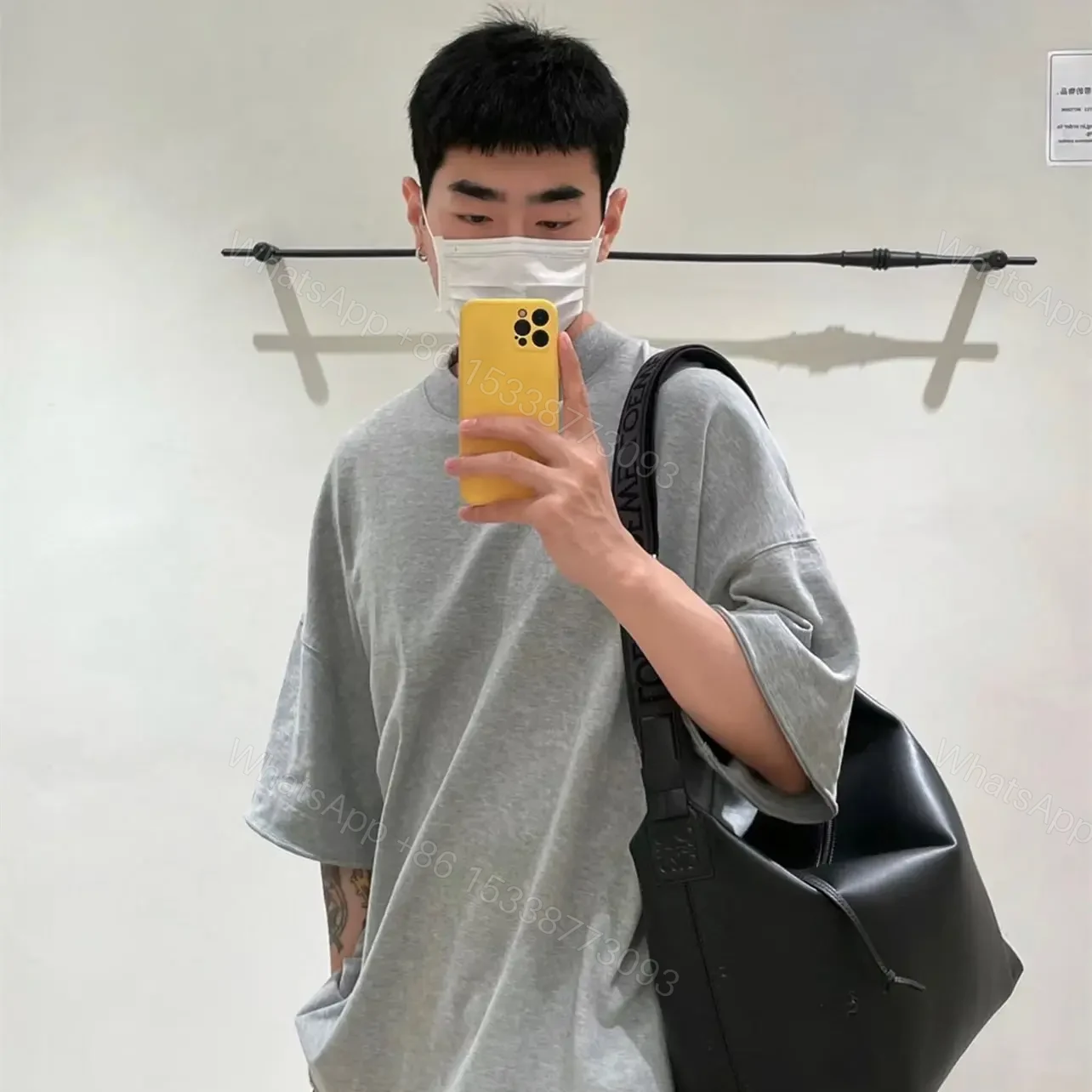 View 17 of 高仿Loewe*Cubi系列1100小牛皮斜挎包黑色大號免檢版