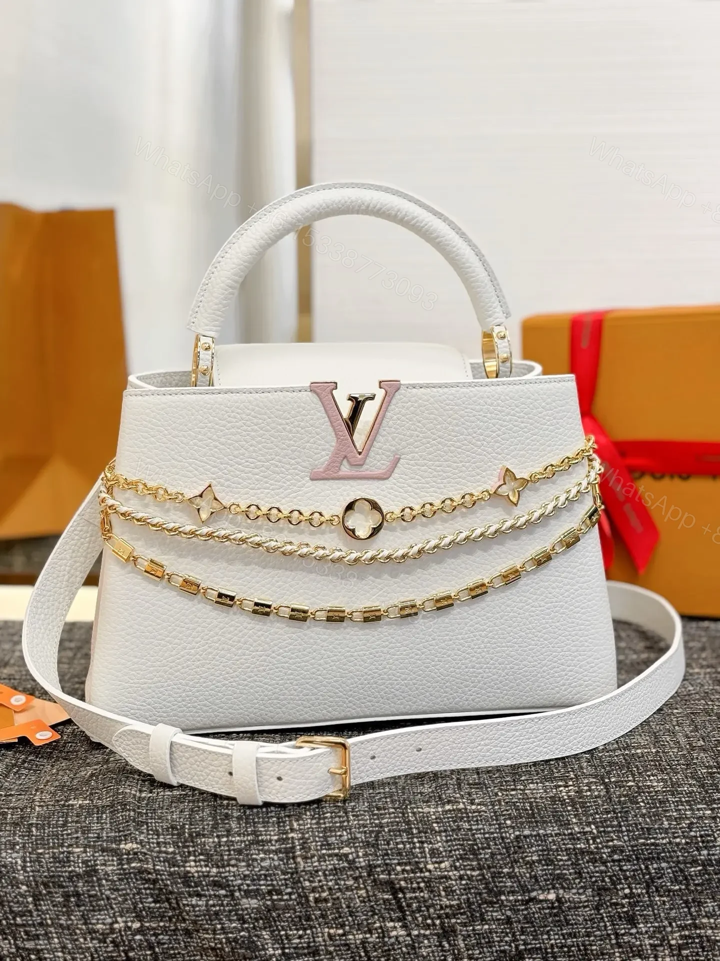 Louis Vuitton Capucines BB handbag in white Taurillon leather — view 1