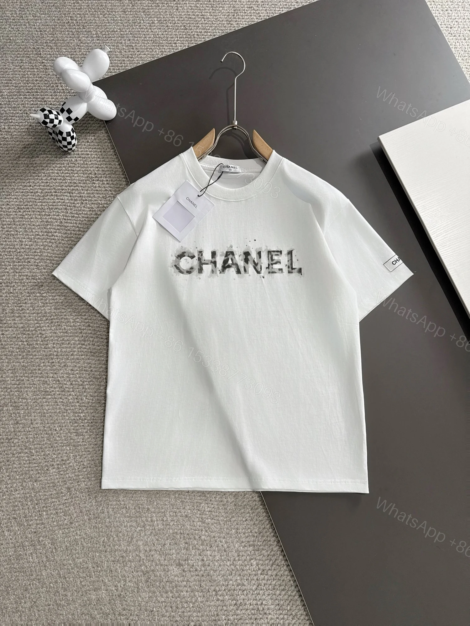 Chanel 高仿女款白色毛邊LOGO T恤 潮流破壞風立體字母設計 — view 1
