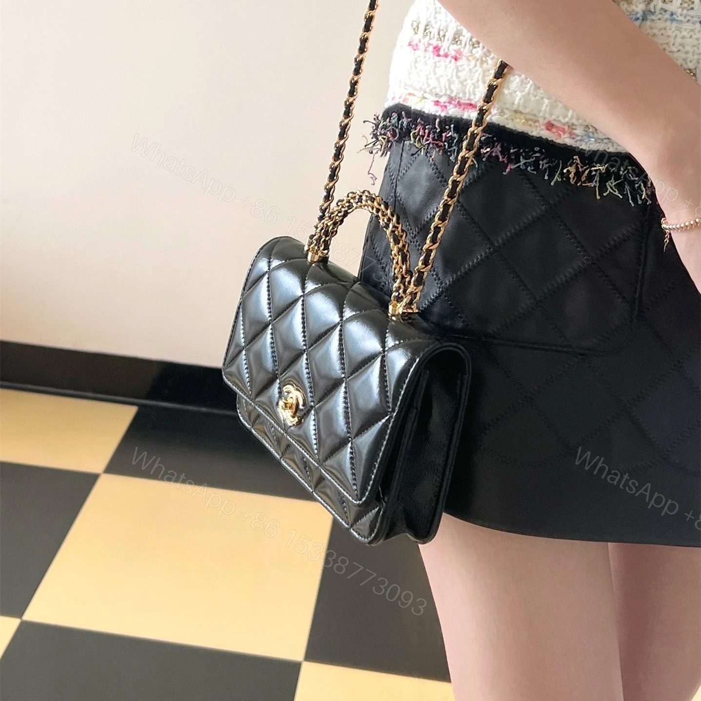View 23 of 高仿Chanel*24B系列AS4166小羊皮郵差包黑色免檢版