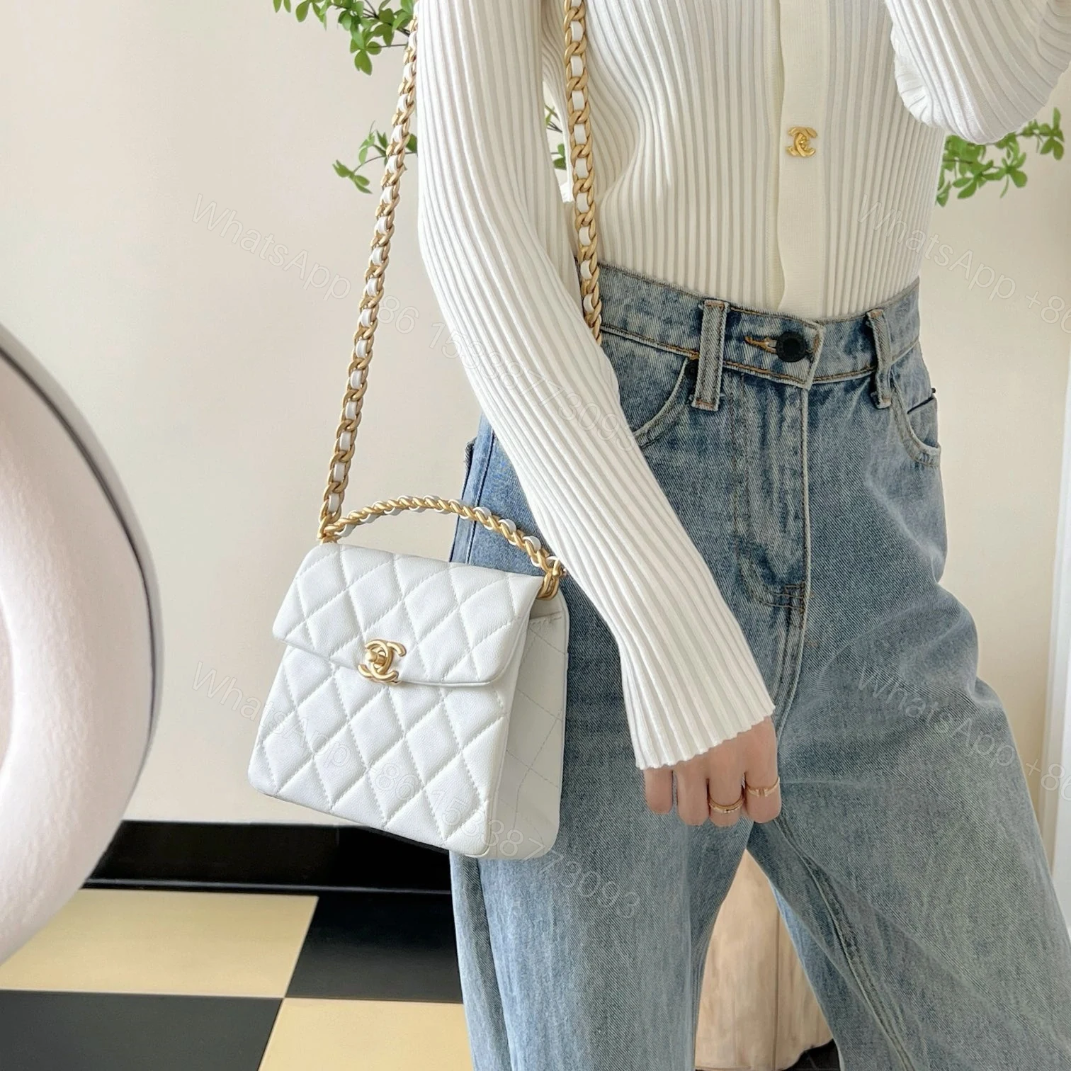 View 20 of 高仿Chanel*24S系列AS4472白色球紋牛皮單肩包免檢版