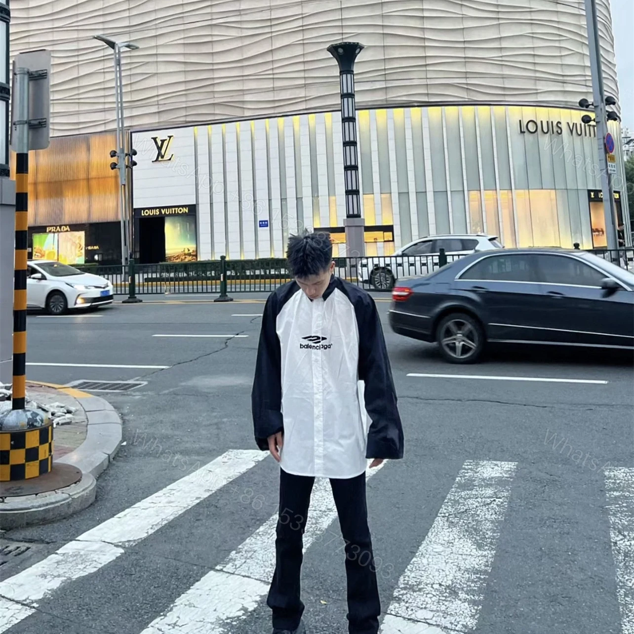 View 14 of 高仿Balenciaga*SS23系列738841拼色防曬外套