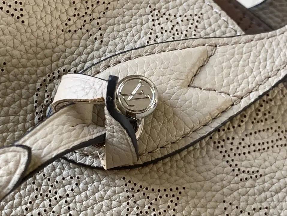 View 4 of Louis Vuitton LV Blossom PM Mahina Handbags 20x20x12.5cm