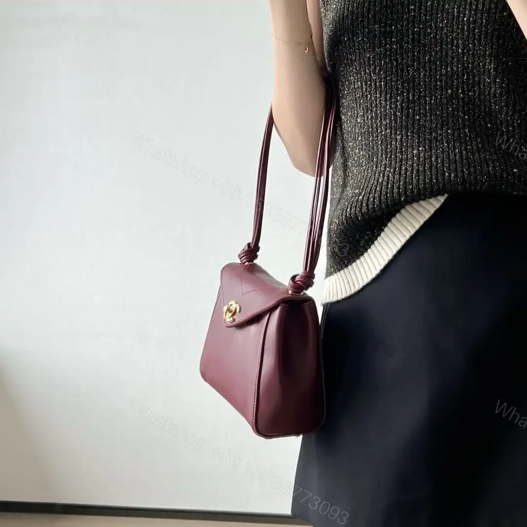 View 26 of 高仿Chanel*26A系列AS6223高級手工坊口蓋包酒紅色小號免檢版