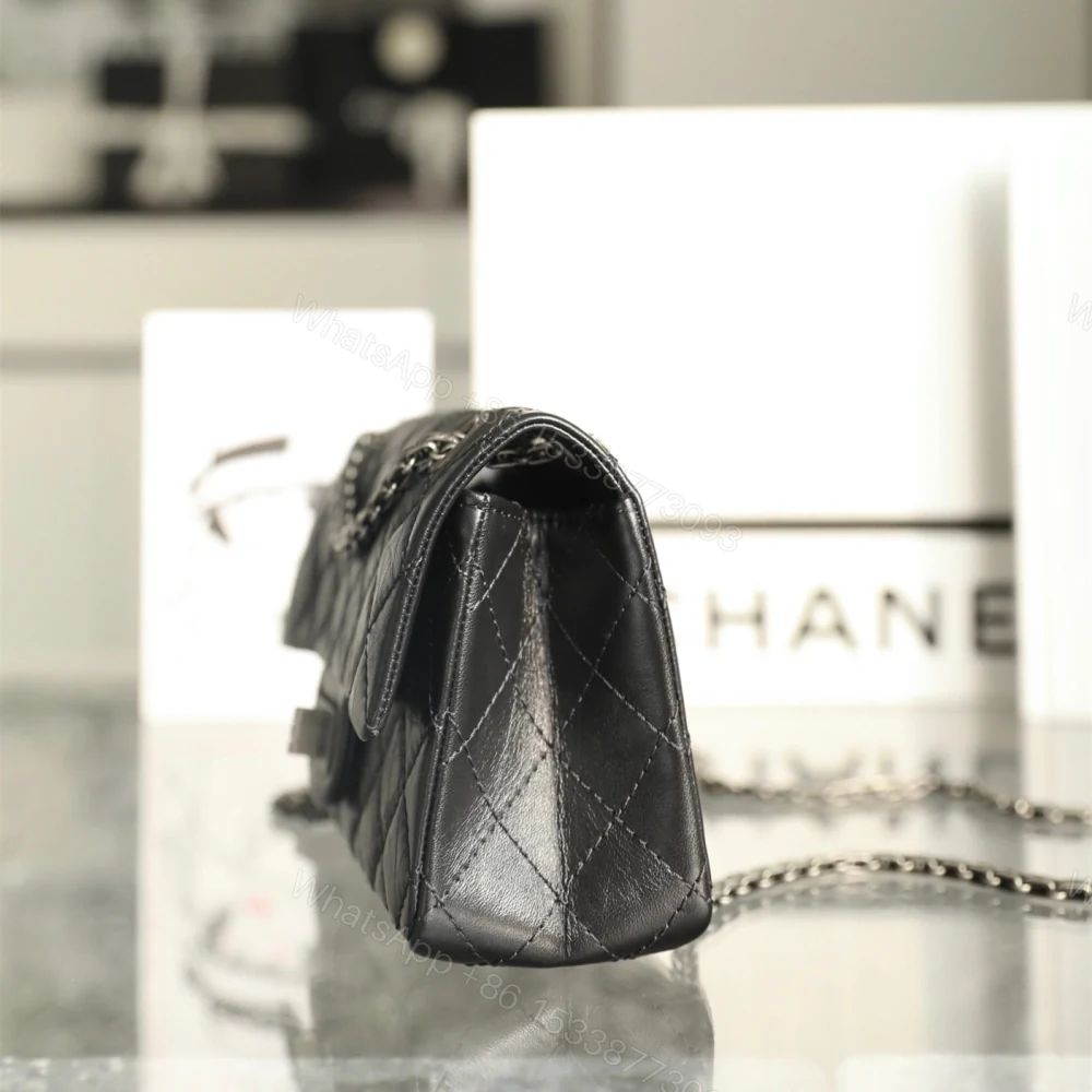 View 2 of 香港復刻Chanel2.55系列口蓋包復古銀Mini免檢版