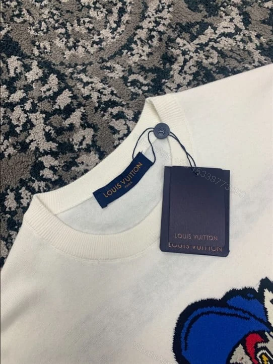 View 3 of LOUIS VUITTON T-SHIRT – LV27