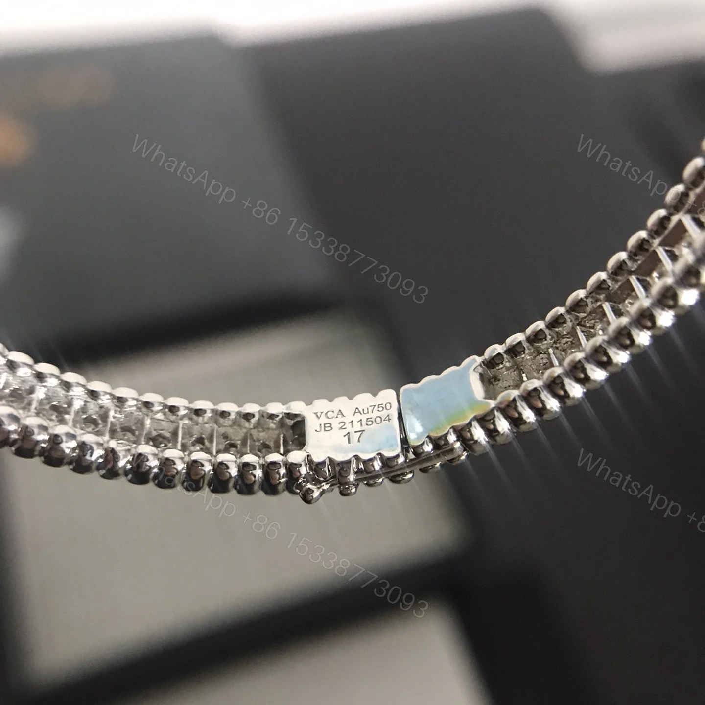 View 20 of 高仿首飾VanCleef&Arpels*RP27H00單排鑲鑽白金手鐲