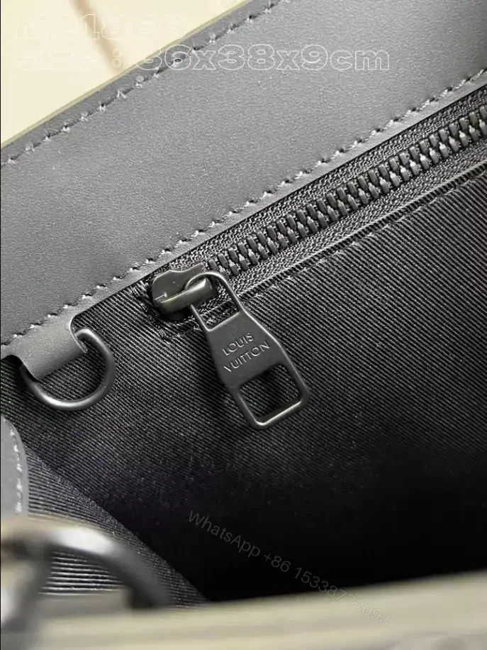 View 5 of LOUIS VUITTON SAC PLAT NV – LBV407
