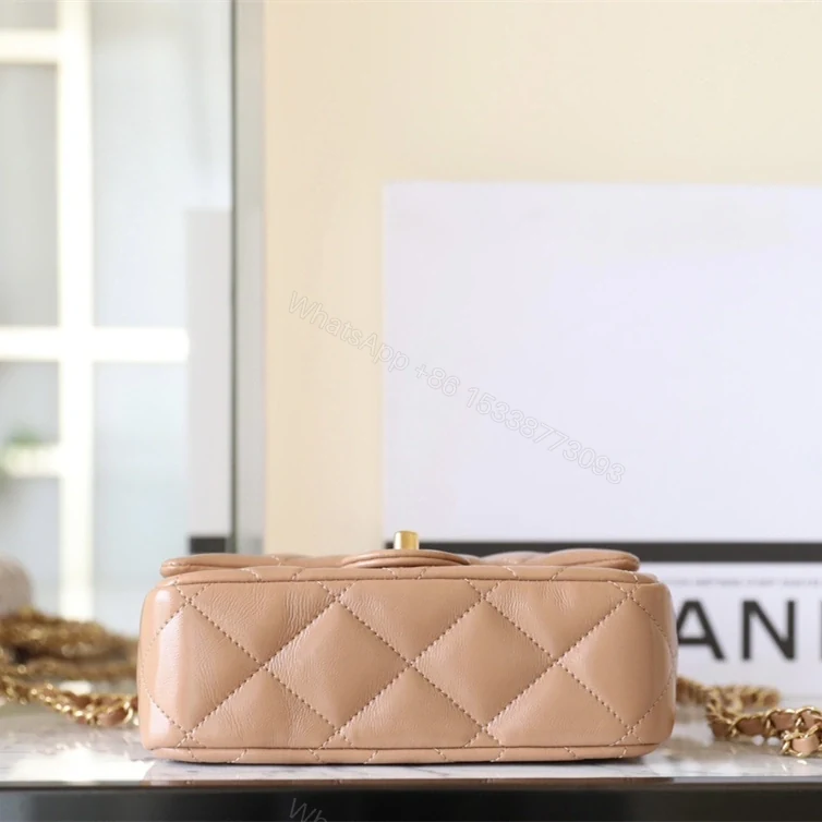 View 5 of 高仿Chanel*24B系列AS3392小羊皮郵差包奶茶色免檢版