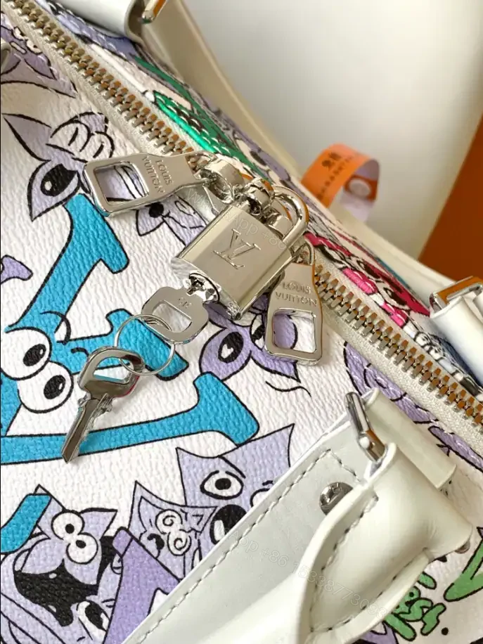 View 10 of LOUIS VUITTON KEEPALL BANDOULIÈRE 50 – LBV423