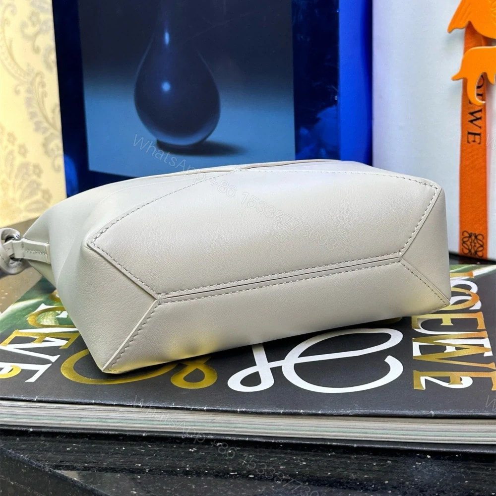View 4 of 高仿Loewe*Fold系列3006小牛皮手提單肩包白色免檢版