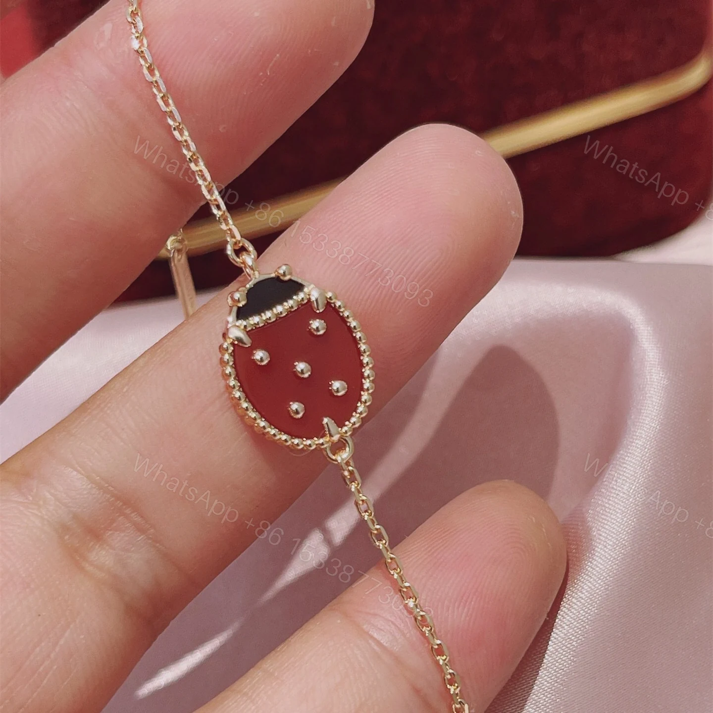 View 9 of 高仿首飾VanCleef&Arpels*RP7R000瓢蟲玫瑰金手鏈