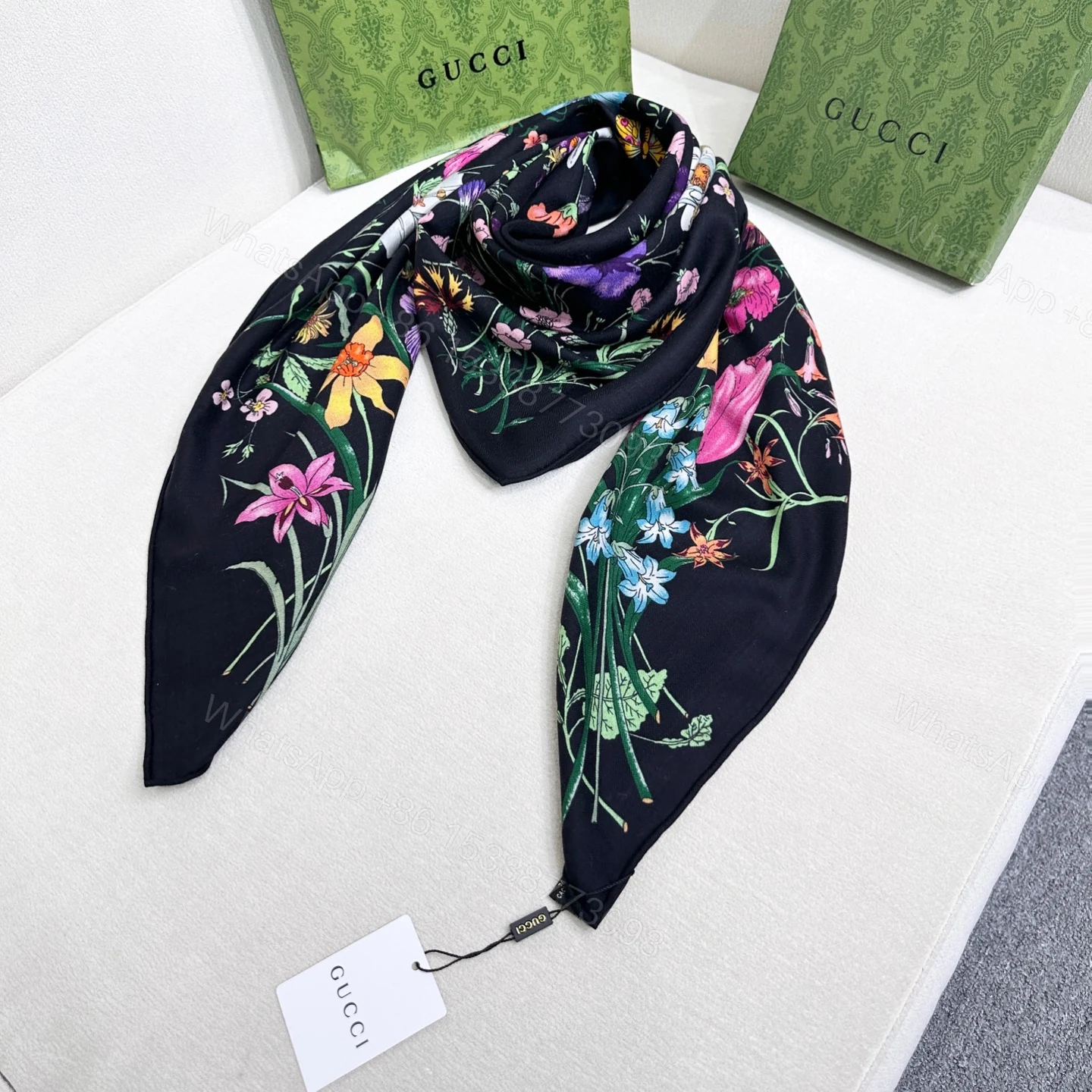 Gucci 一比一女款絲巾 黑底花卉設計 典雅實搭 — view 1