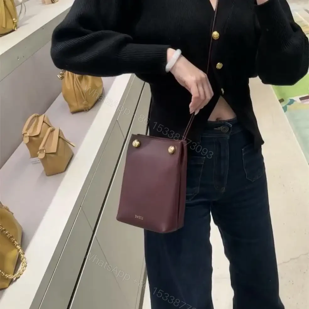 View 21 of 高仿Loewe*Pebble系列7240小牛皮斜跨包酒紅色免檢版