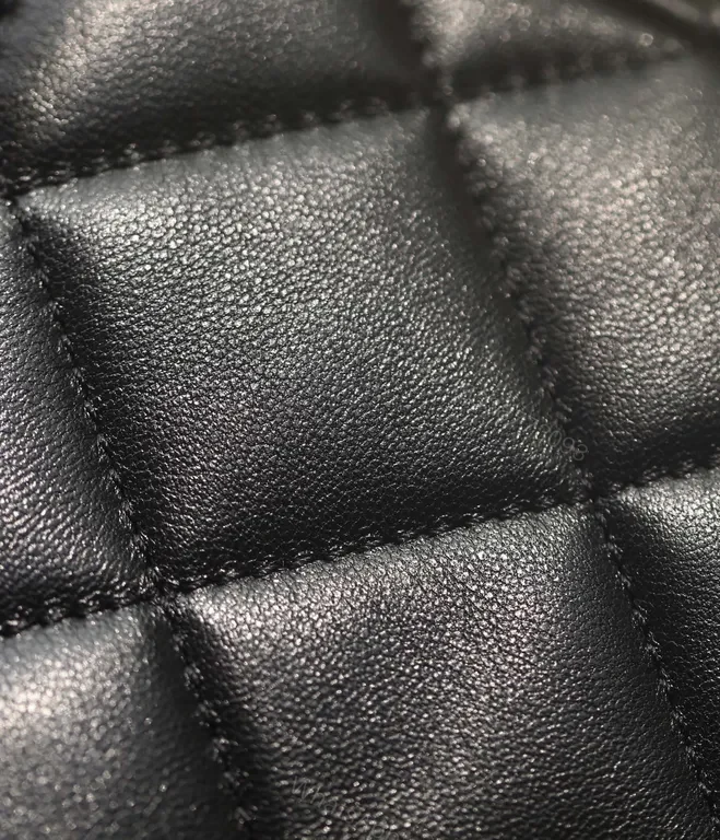 View 4 of Chic Quilted Chain Bag: Timeless Luxury for All-Day Style
