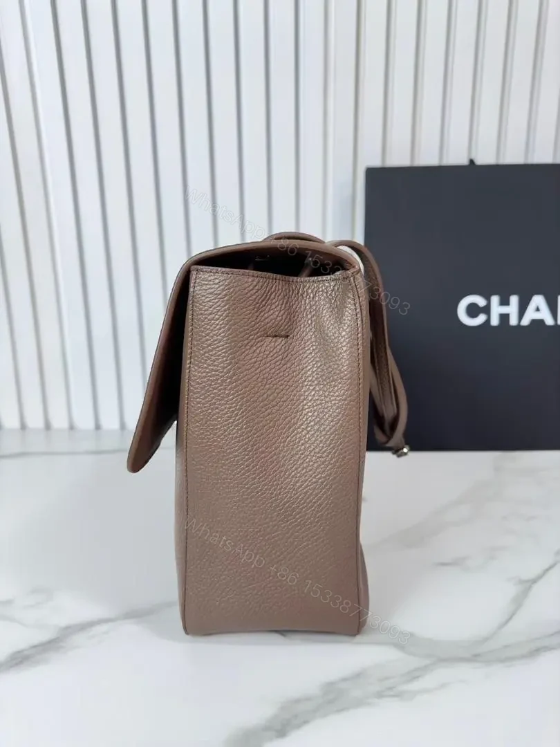 View 7 of Chanel Maxi Flap bag from the Spring/Summer 2026 collection