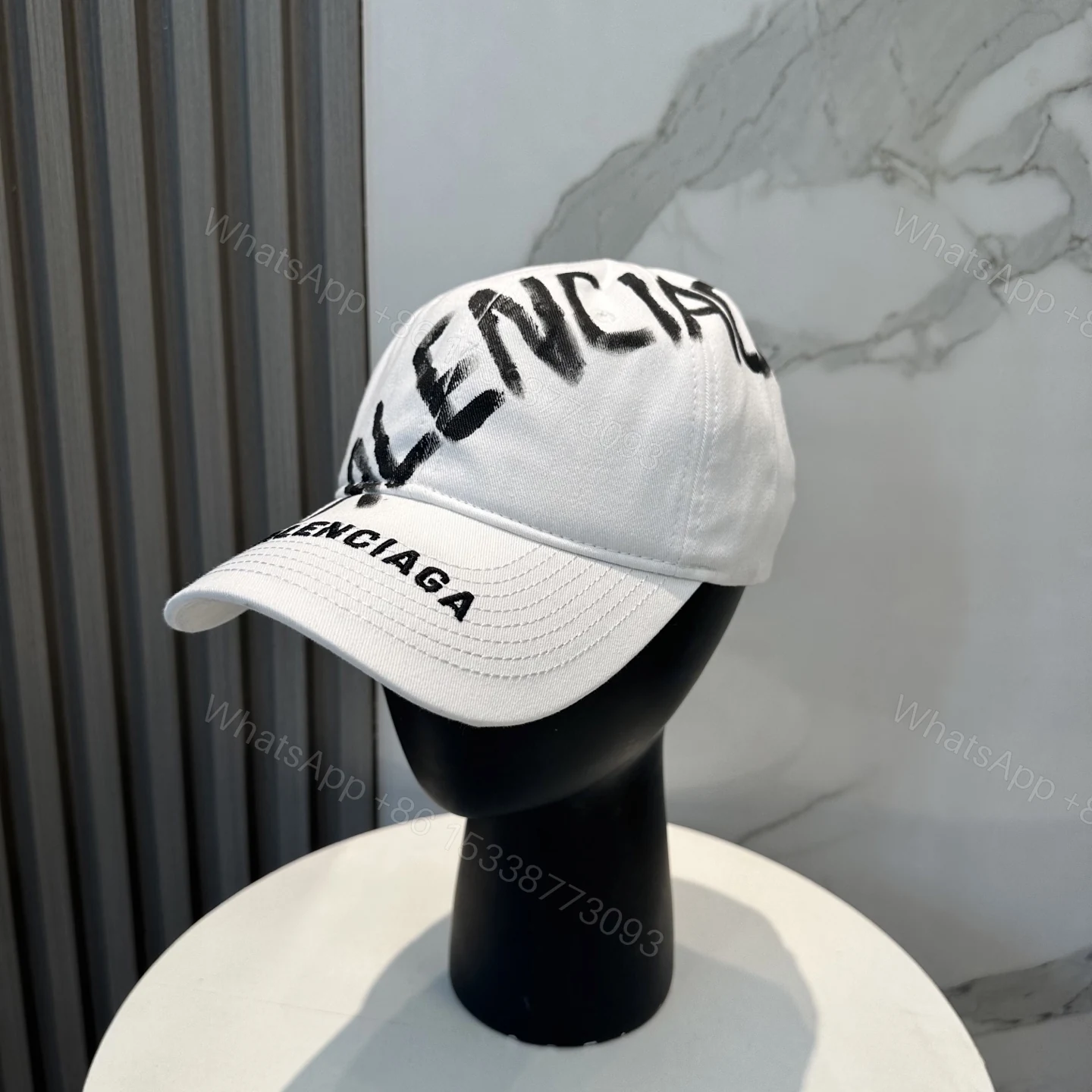 BALENCIAGA 高仿 男款 手寫LOGO棒球帽 白色潮流帽 — view 1