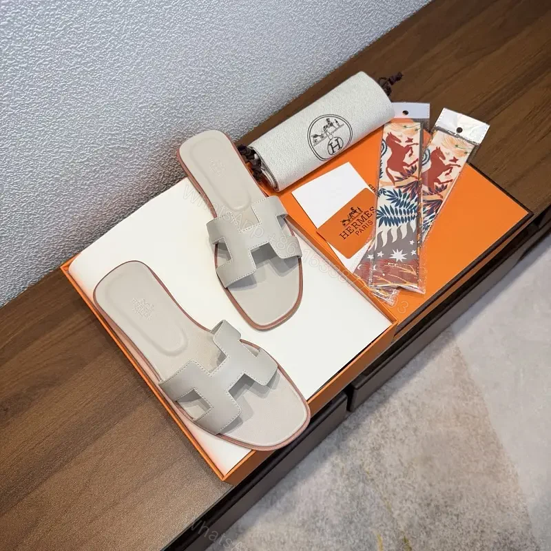 White Leather Hermès Sandals with Cross Straps Slide Sandals Preview Set — view 1