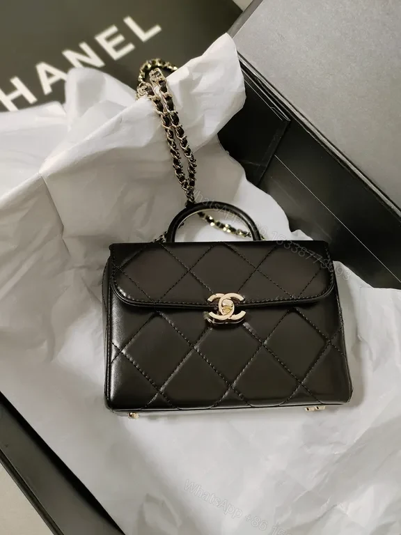 Chic Quilted Black Leather Handbag, Gold Chain, Compact — view 1