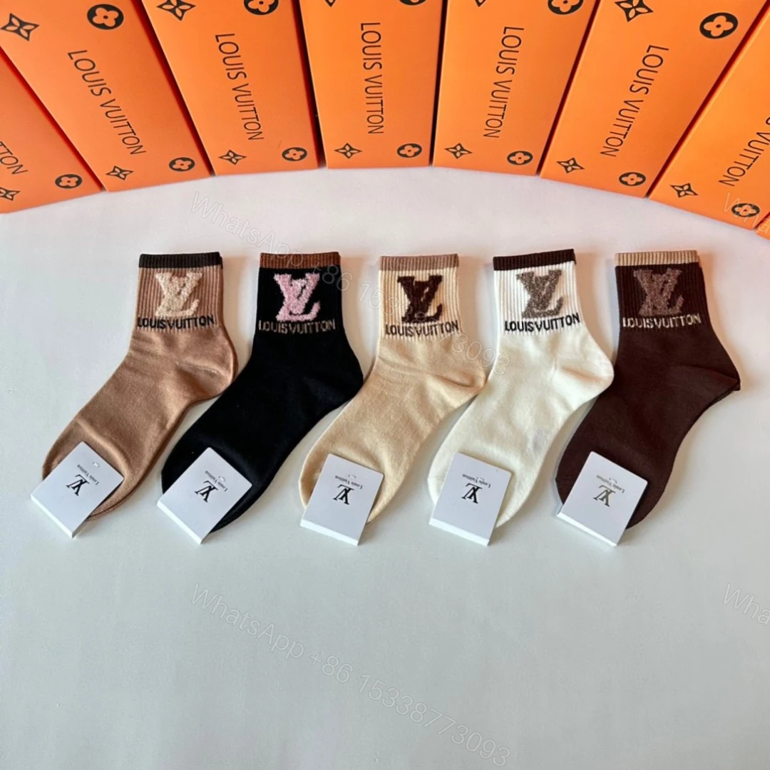 LV一比一復古奶茶毛圈LOGO中筒襪6雙組 秋冬輕奢穿搭推薦款 — view 1