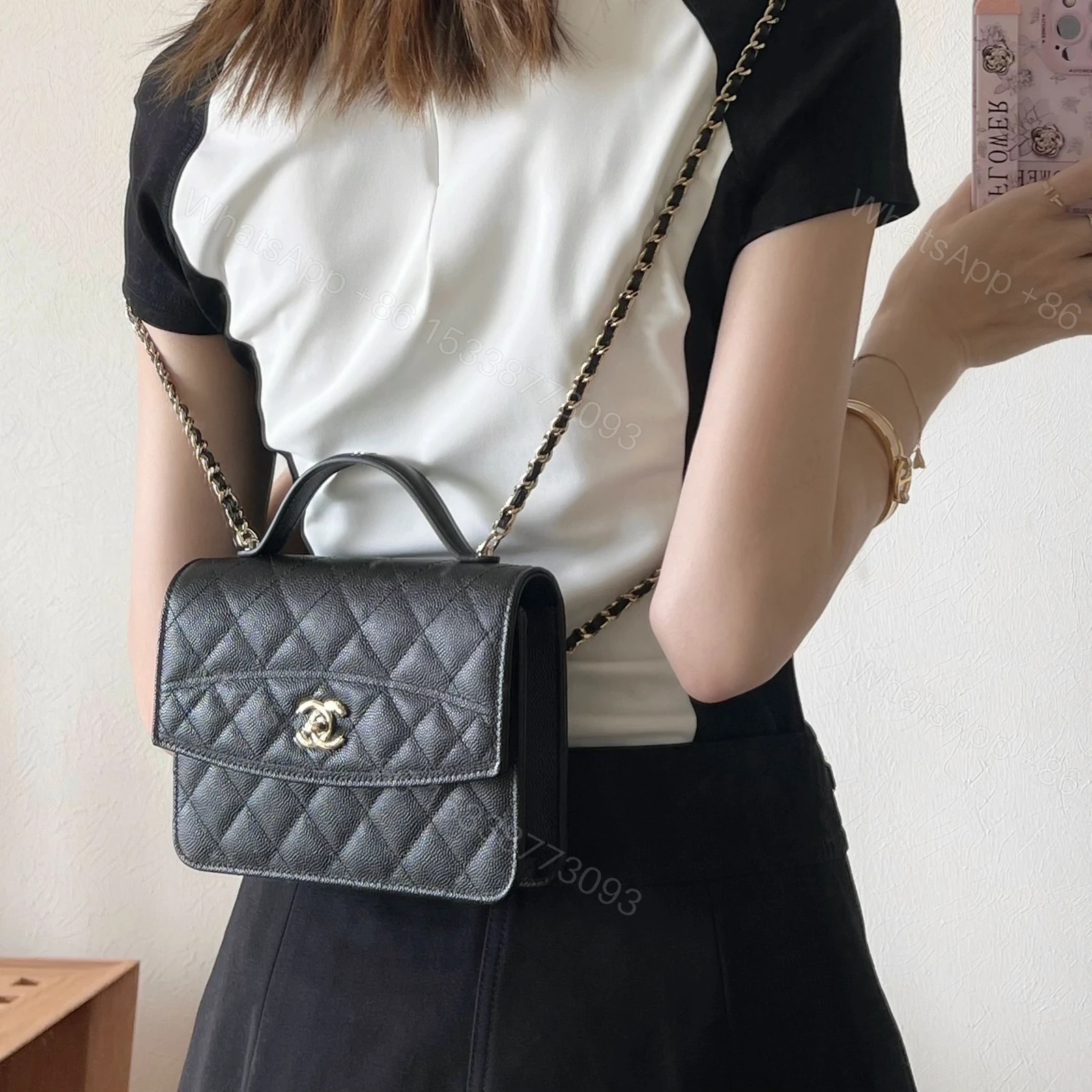 View 13 of 高仿Chanel*25C系列AS4406小球紋牛皮郵差包黑色免檢版