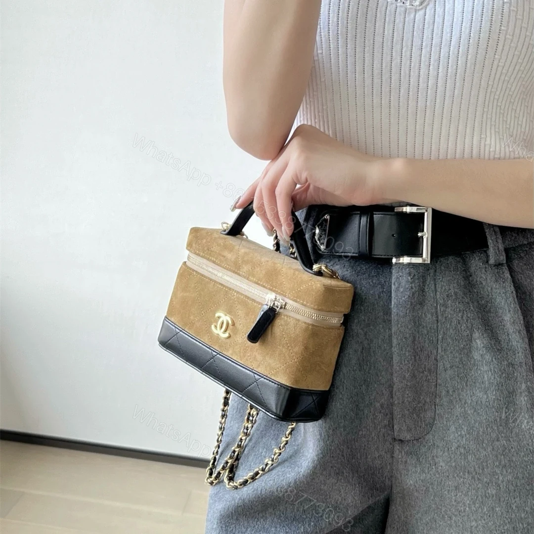 View 22 of 高仿Chanel*26S系列AP5186麂皮羊皮拼色化妝包褐色免檢版
