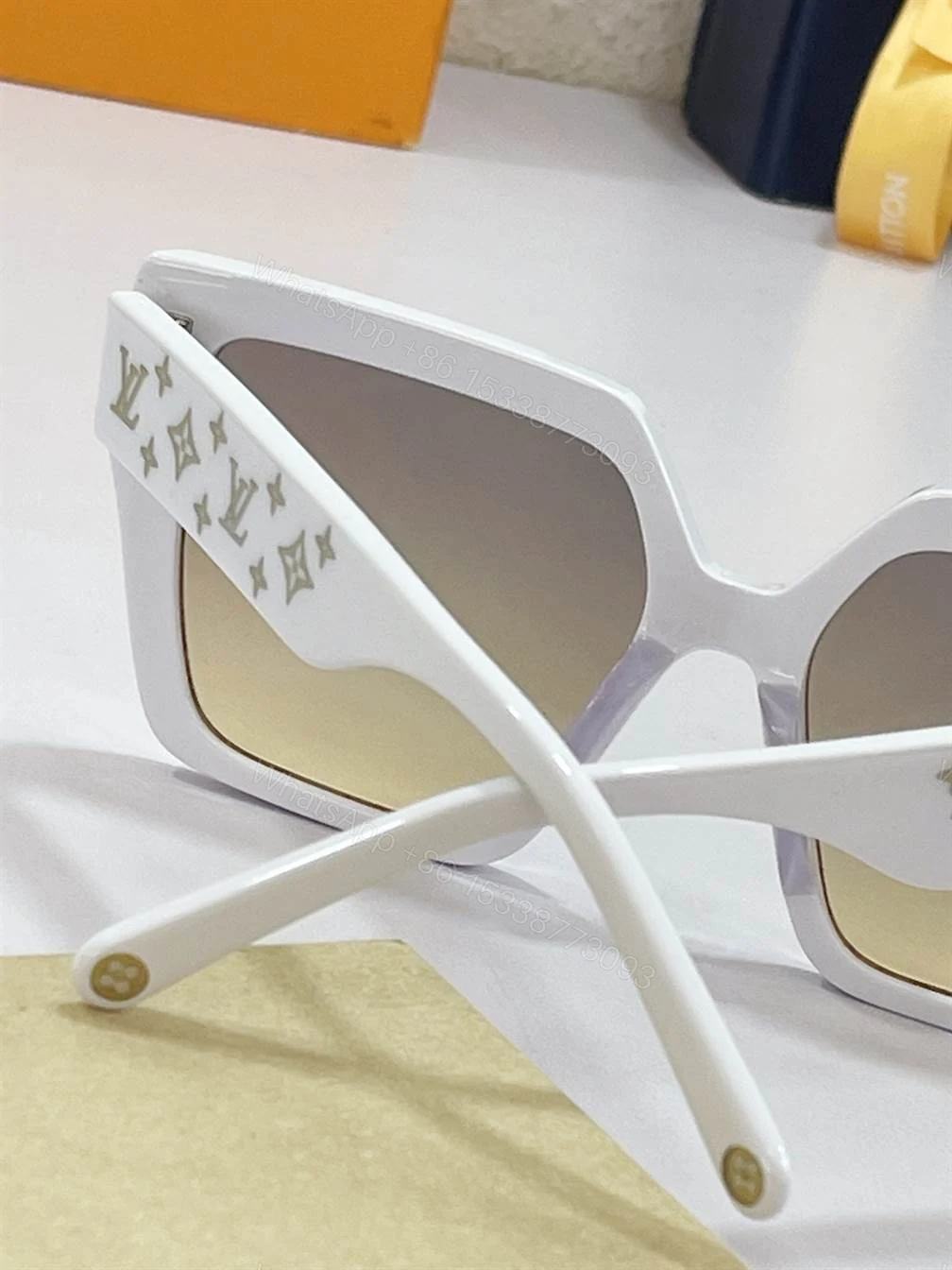 View 2 of LV SUNGLASSES – GLVT22