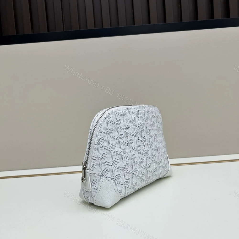 View 3 of GOYARD VENDÔME COSMETIC POUCH WHITE 18CM VENDOTPMLTY50CL50P
