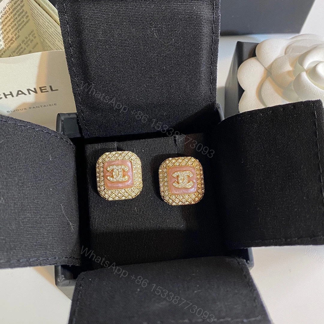 View 4 of EN – Lux Earring Chanel 039