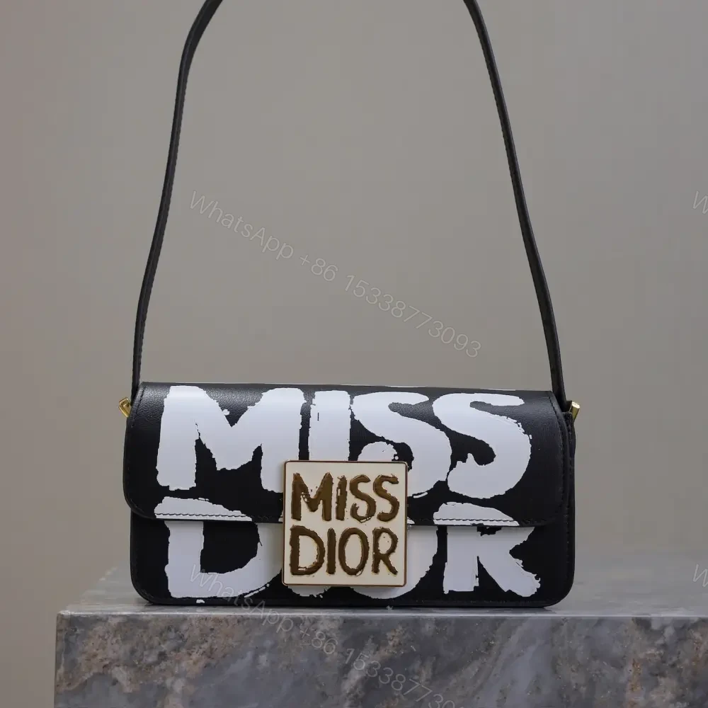 高仿Dior*Miss系列M261M911小牛皮塗鴉字面腋下包黑色免檢版 — view 1