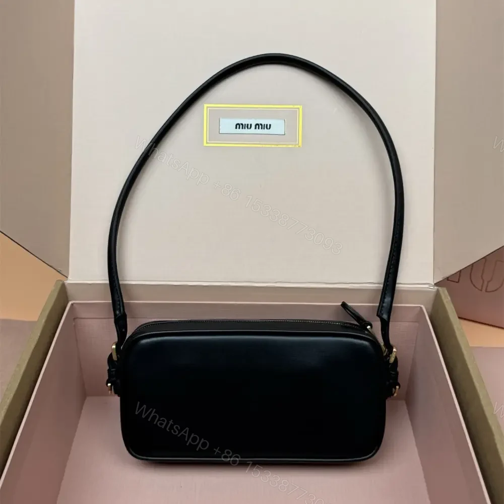 View 2 of 高仿miumiu*5NE024壓花LOGO腋下包小牛皮黑色免檢版