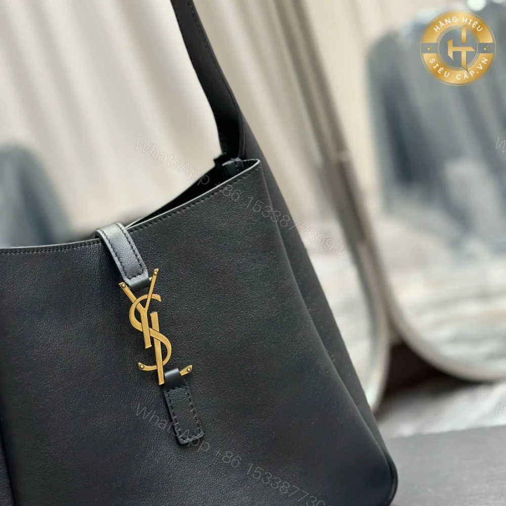 View 3 of Louis Vuitton Le 5 À 7 Supple Large In Grained Black 31Cm 753837AAAUQ1000