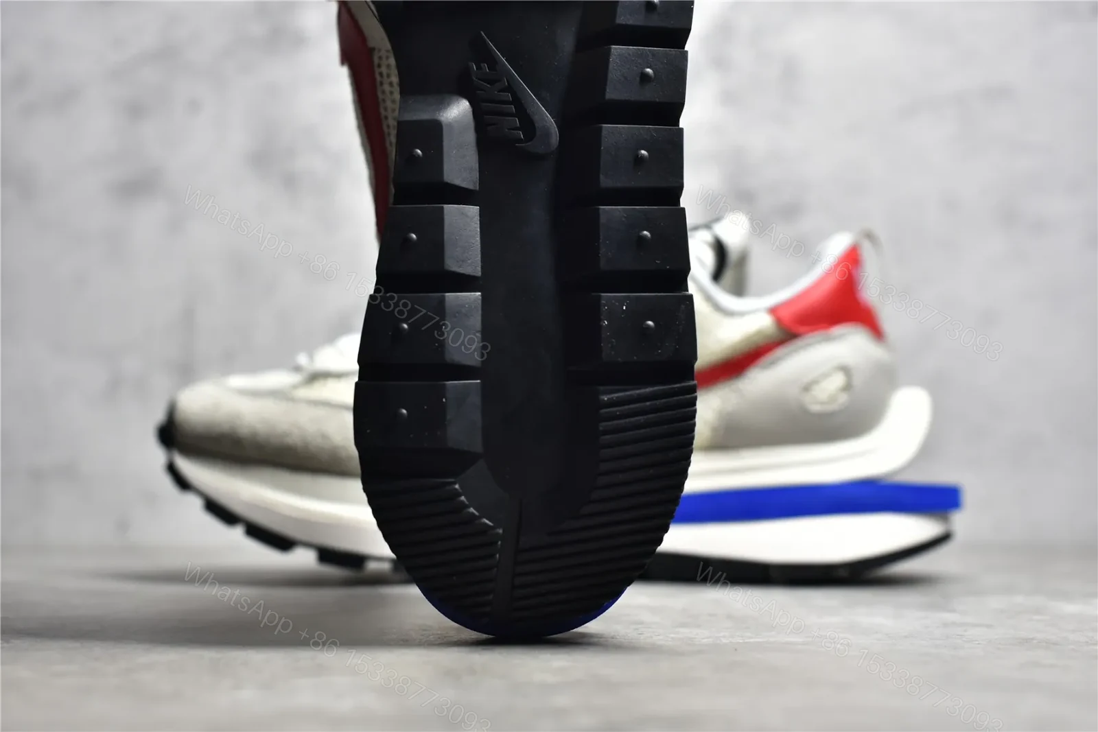 View 9 of Sacai × Nike VaporWaffle “Royal Fuchsia” Reps