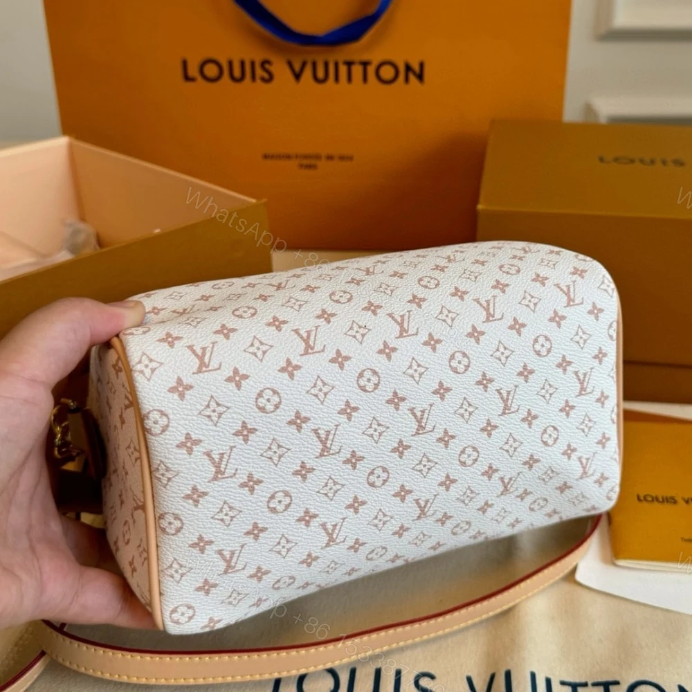 View 5 of Louis Vuitton Speedy Bandoulière 20 Mastic Cream 20Cm M12747