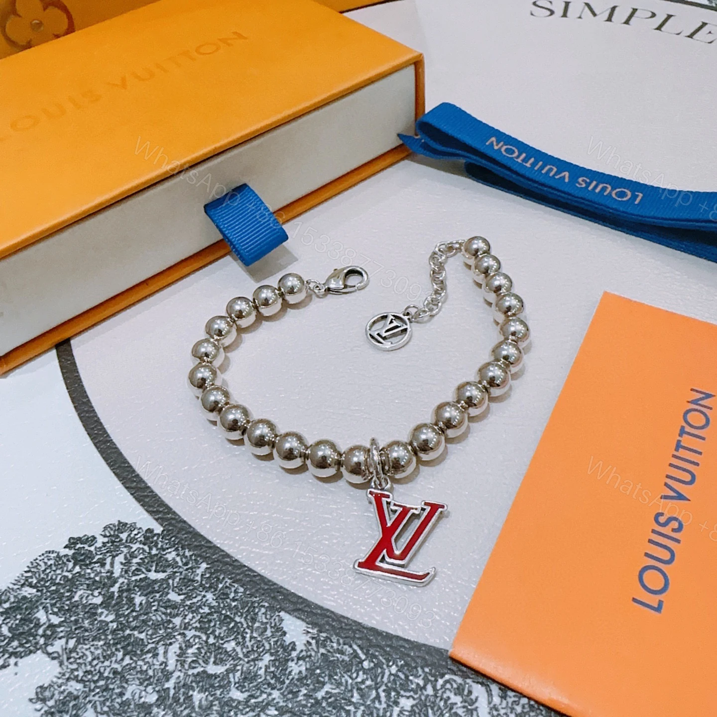 LV 精品仿製圓珠手鍊 紅色Logo吊飾設計款 — view 1