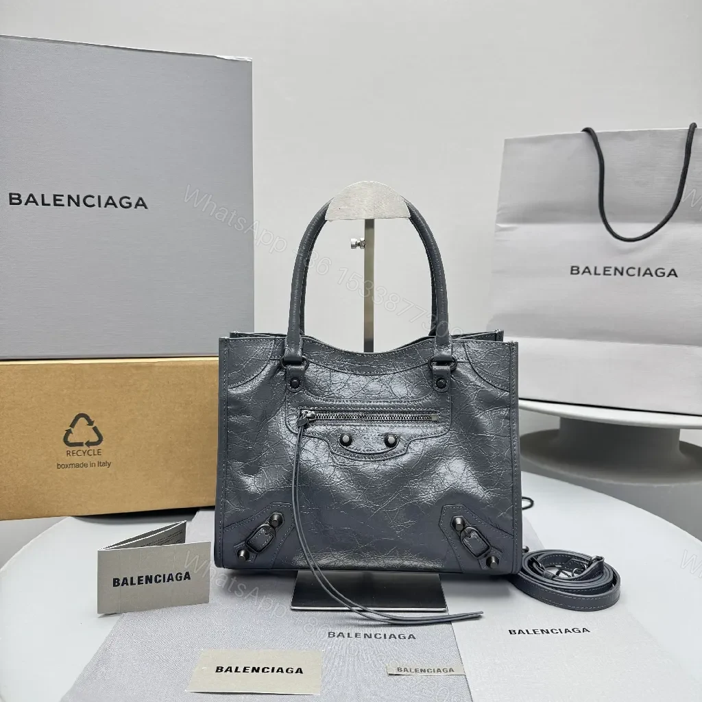 Textured Leather City Tote: Structured, Weather-Ready, Everyday Luxury — view 1