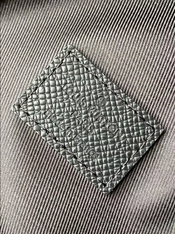 View 4 of LOUIS VUITTON DUO SLINGBAG – LBV418