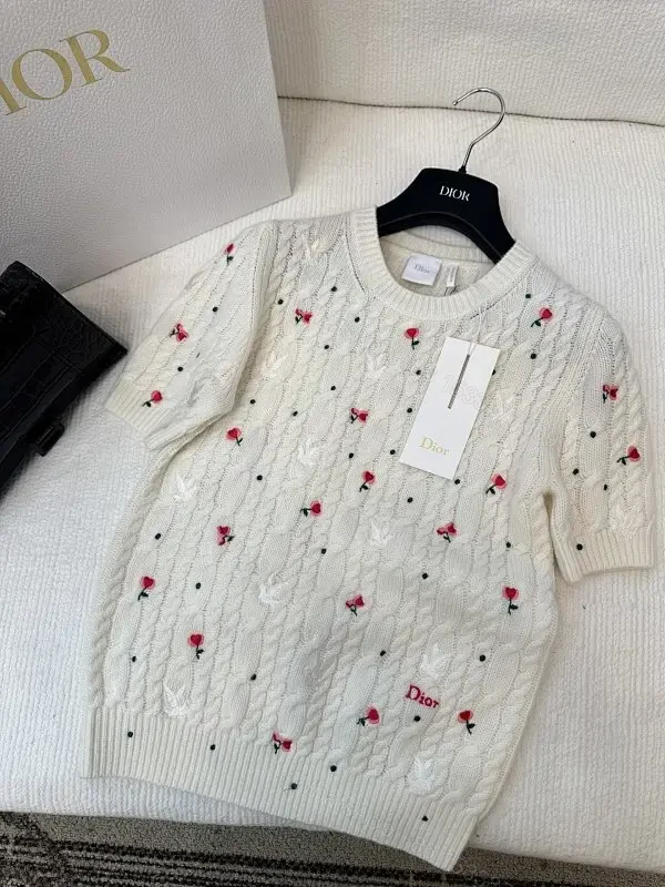 White Cable-Knit Floral Knitwear: Subtle Luxury, Everyday Comfort — view 1