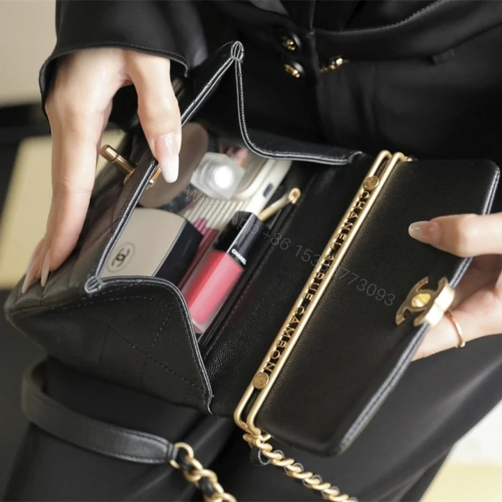 View 26 of 高仿Chanel*24S系列AS4472黑色球紋牛皮單肩包免檢版