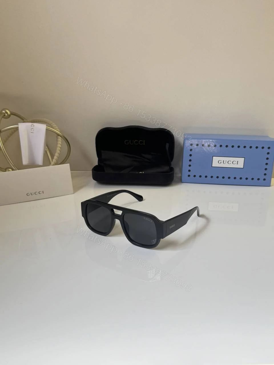 First Copy Gucci Wraparound Sunglasses Black Frame Grey Lens — view 1