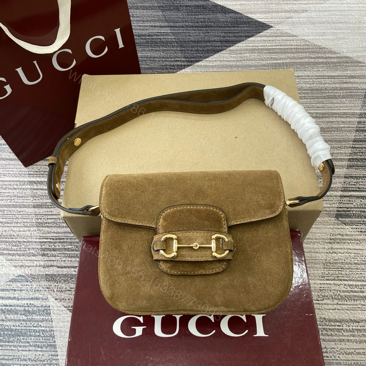 Gucci高仿Horsebit焦糖麂皮斜背包 女士復古金扣設計實用日常款 — view 1
