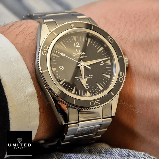 View 9 of Omega spectre Replica