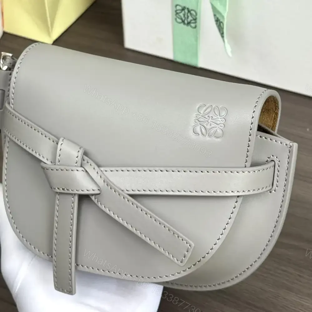 View 4 of 高仿Loewe*Gate系列1150小牛皮斜挎包珠光灰Mini免檢版