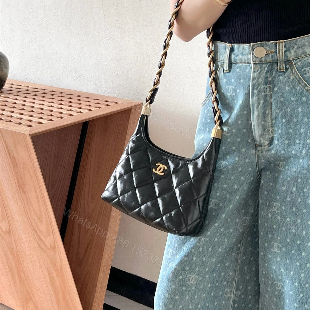 View 21 of 高仿Chanel*24A系列AS4922小羊皮流浪包小號免檢版