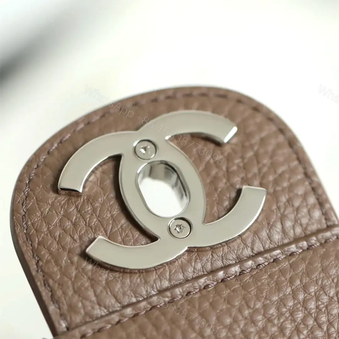 View 14 of 高仿Chanel*26S系列AS6231粒面小牛皮翻蓋包淺棕色大號免檢版